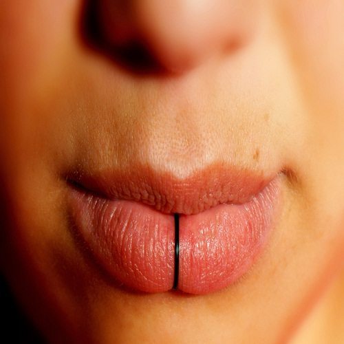 pretty-lip-piercing-with-blackline-ball-closure-ring